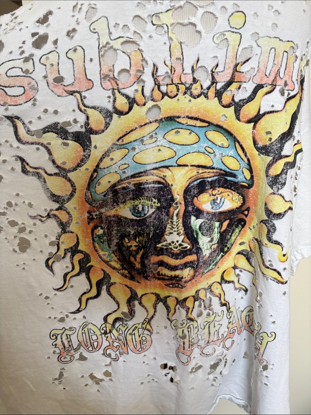 Vintage-Style White Short Sleeve Tee with Colorful Sun Graphic - Picture 1 of 3